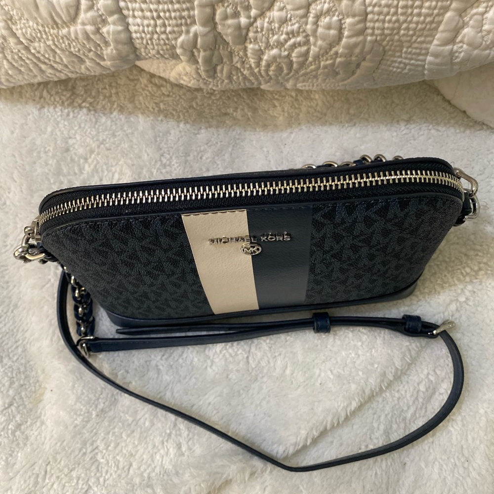 Sold Michael KORS Jet Set Travel Dome Crossbody Signature MK Bag NWT - Picture 9 of 10